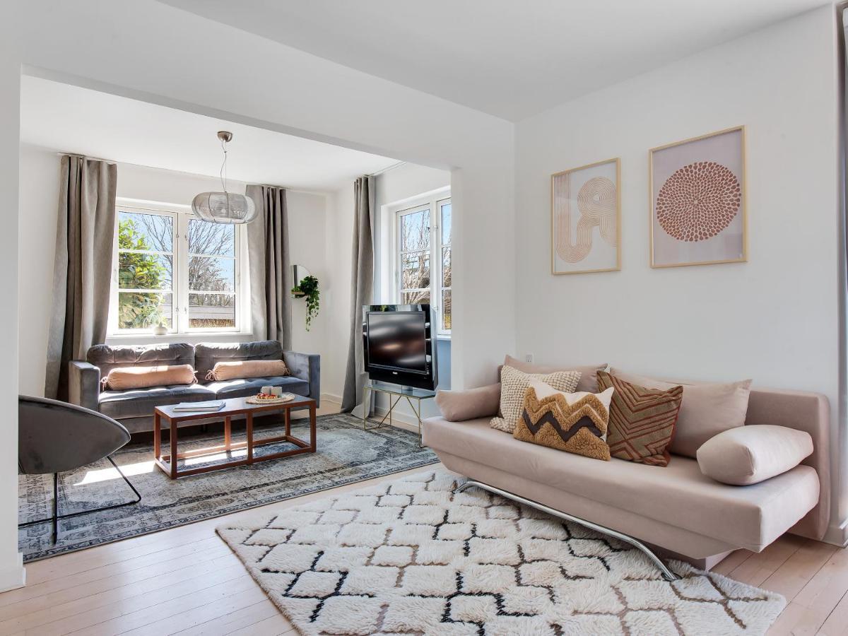 Sanders Charm - Endearing Two-bedroom With Shared Garden Apartment